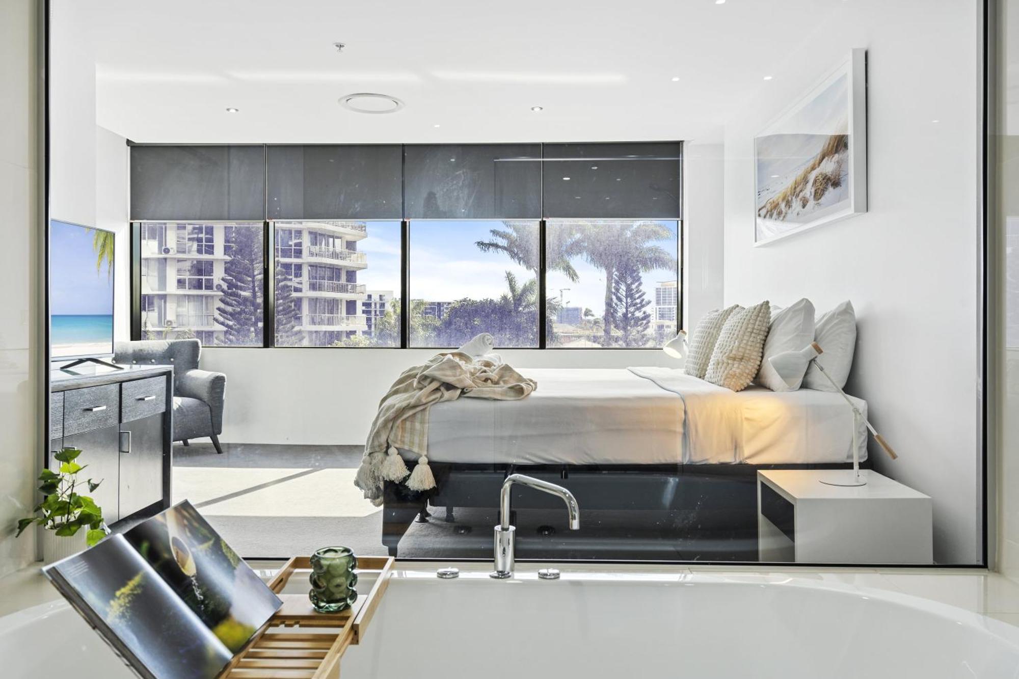 Circle On Cavill Surfers Paradise Mid Week Madness Deal - Q Apartment Gold Coast