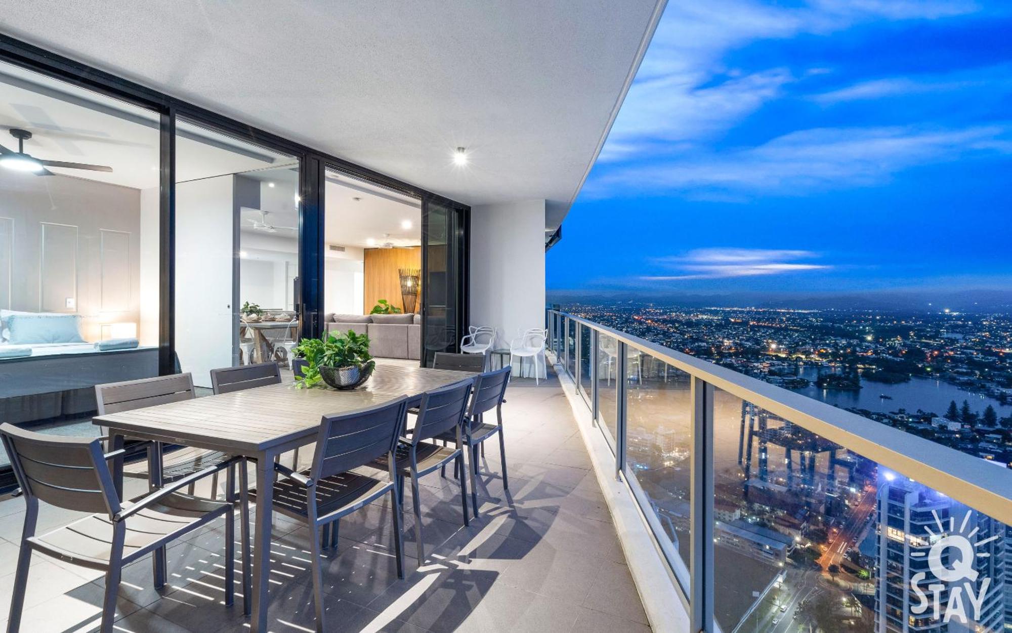 Circle On Cavill Surfers Paradise Mid Week Madness Deal - Q Apartment Gold Coast